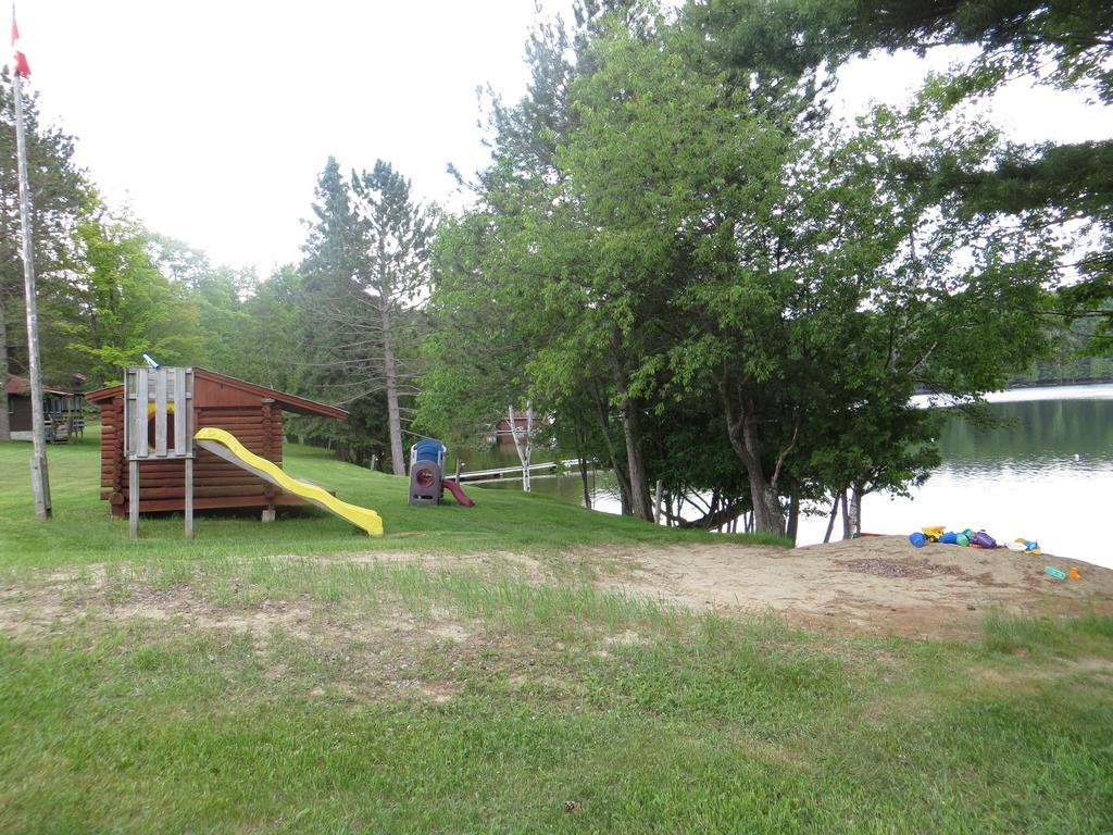 Bondi Village Cottage Resort Lake of Bays ภายนอก รูปภาพ