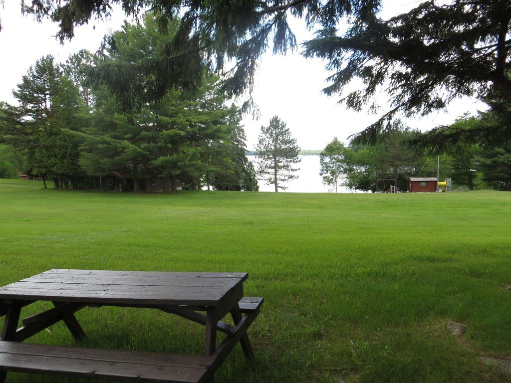 Bondi Village Cottage Resort Lake of Bays ภายนอก รูปภาพ