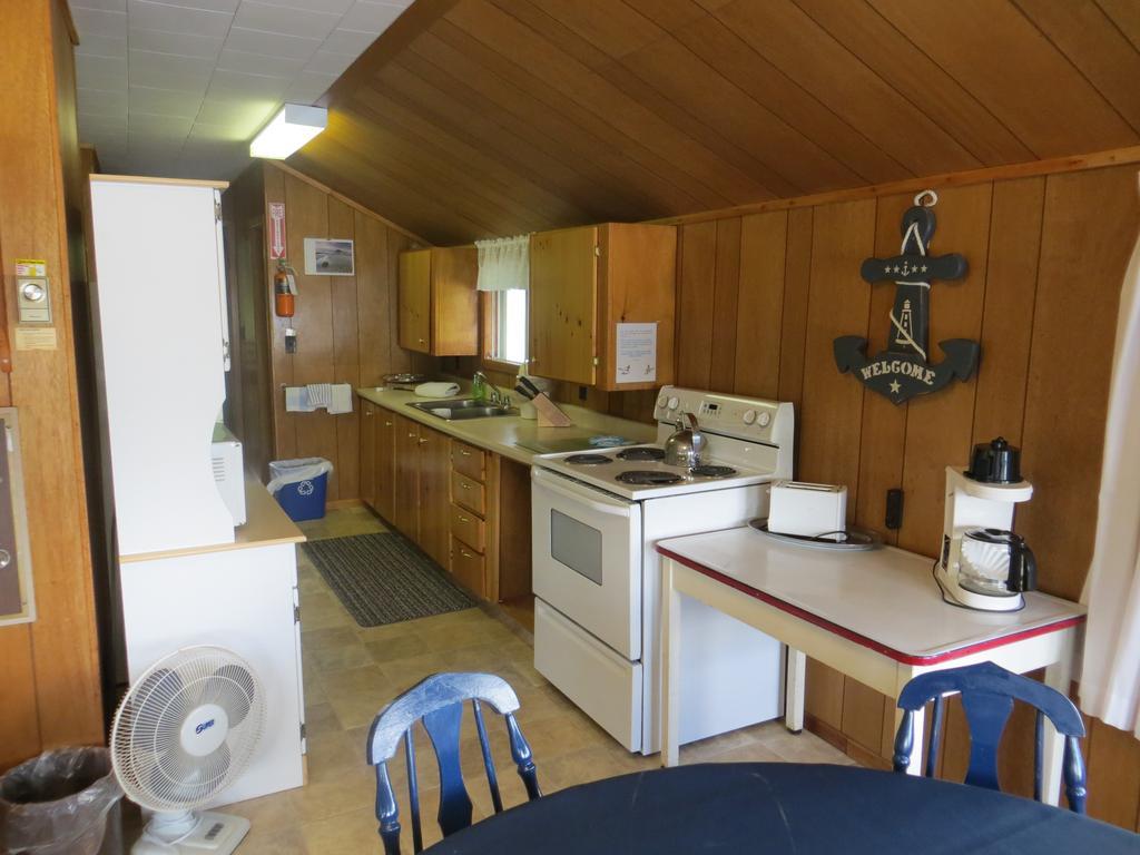 Bondi Village Cottage Resort Lake of Bays ภายนอก รูปภาพ