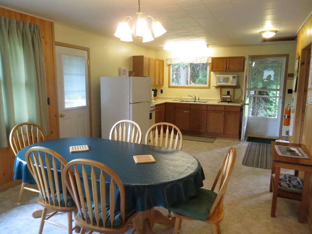 Bondi Village Cottage Resort Lake of Bays ภายนอก รูปภาพ