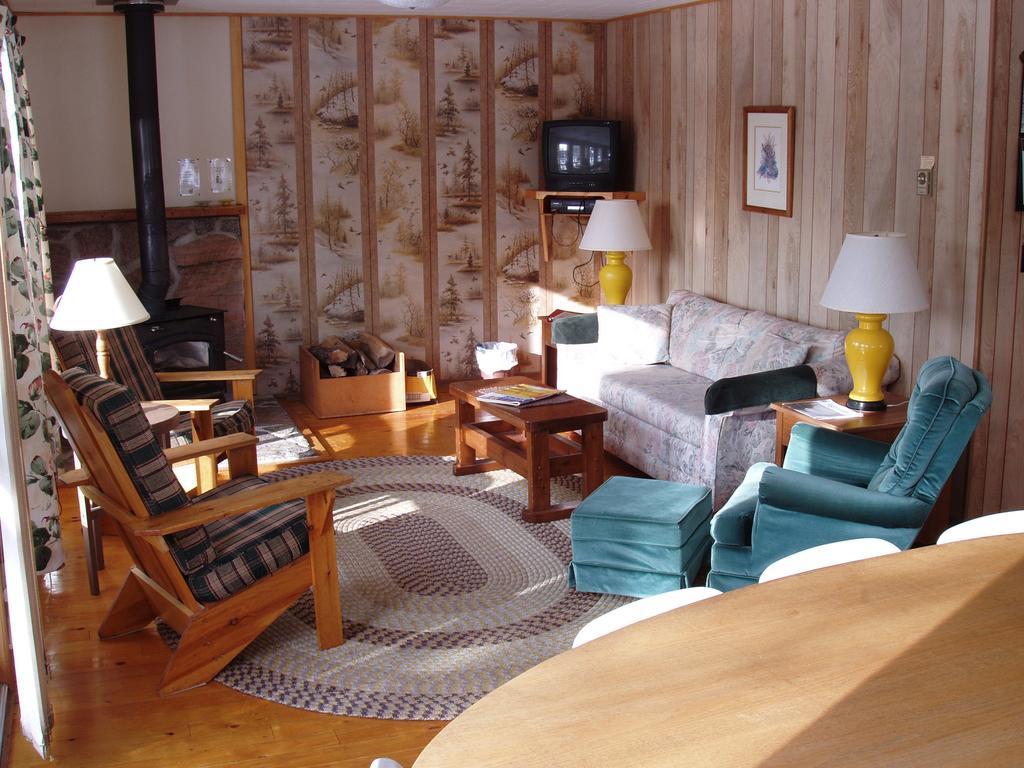 Bondi Village Cottage Resort Lake of Bays ภายนอก รูปภาพ